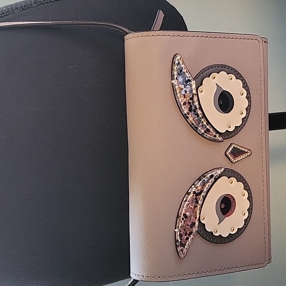 Kate spade  grey/taupe Owl crossbody with wallet slots enclosed - Picture 2 of 5